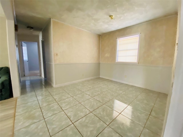 unfurnished room featuring light tile patterned flooring