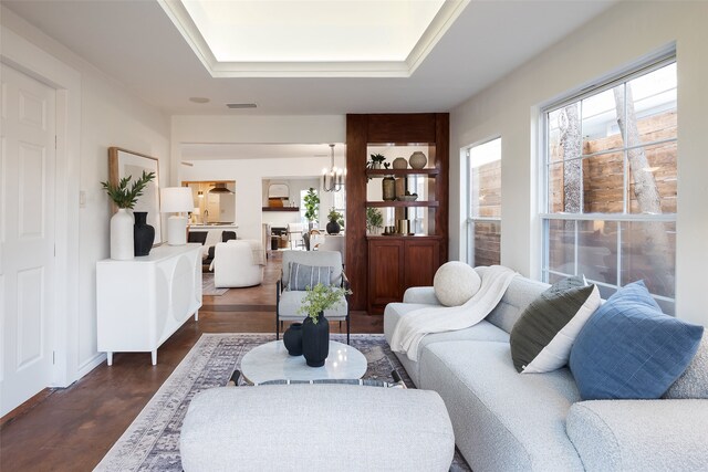 living area with visible vents and ceiling fan with notable chandelier