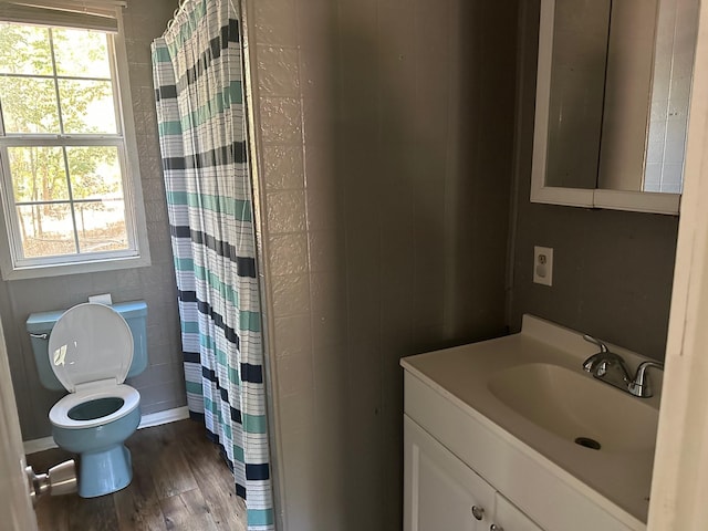 full bath with vanity, curtained shower, toilet, and wood finished floors