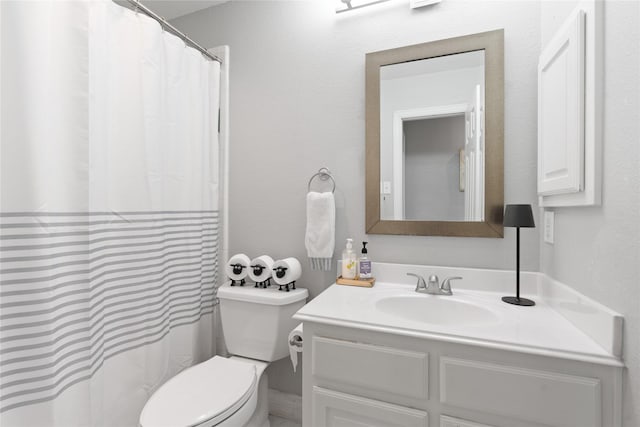 full bathroom featuring vanity, curtained shower, and toilet