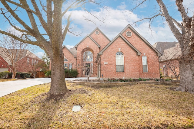 view of front of house featuring a front yard and brick siding