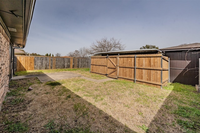 view of yard featuring a fenced backyard and a patio area