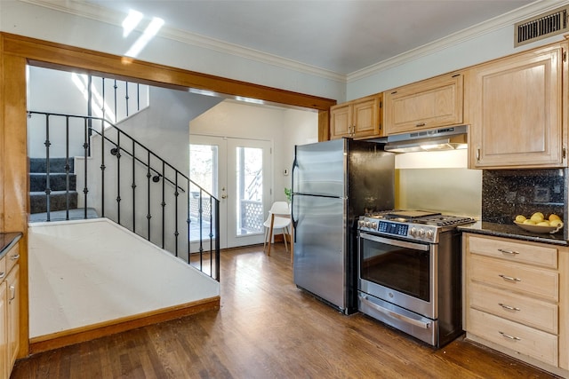 kitchen featuring dark wood-style floors, visible vents, light brown cabinetry, stainless steel appliances, and under cabinet range hood