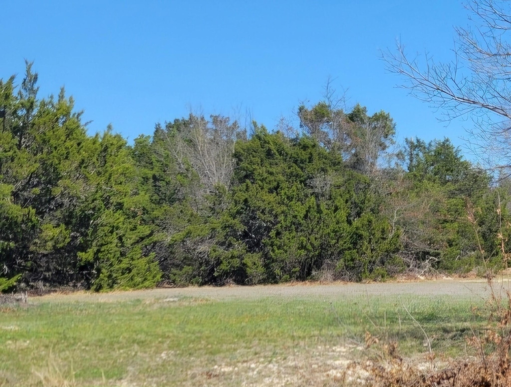 126 Cedar Creek Dr, Azle, TX 76020