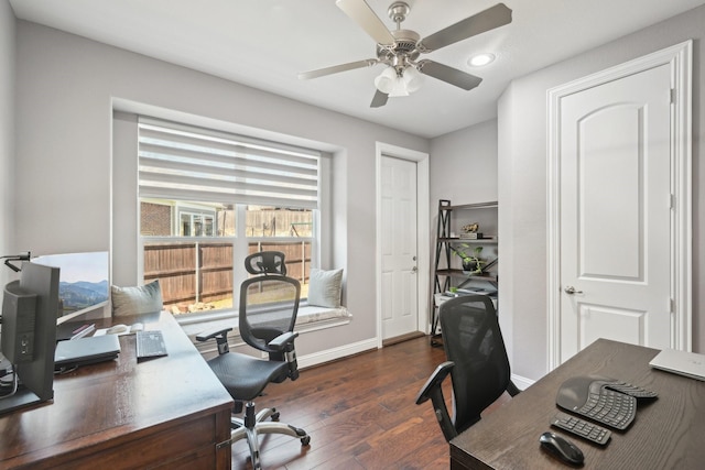 office area with dark wood finished floors, recessed lighting, a ceiling fan, and baseboards