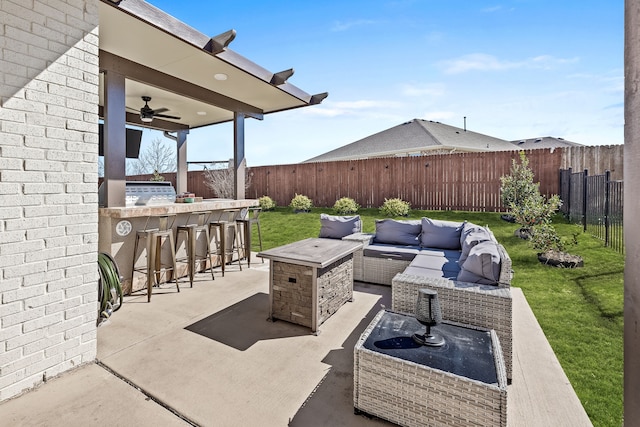 view of patio featuring outdoor dry bar, an outdoor living space, a ceiling fan, and a fenced backyard