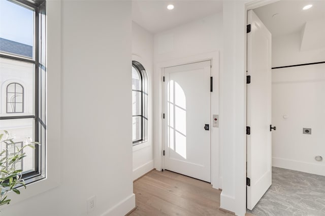 foyer with recessed lighting, baseboards, and light wood finished floors