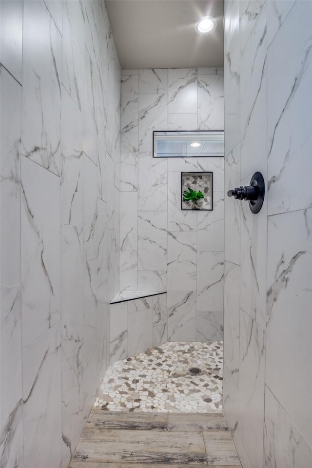 bathroom featuring tiled shower