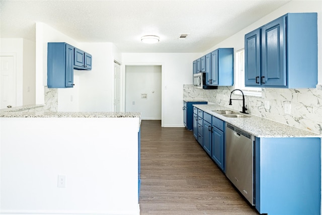 kitchen with visible vents, appliances with stainless steel finishes, blue cabinets, and a sink