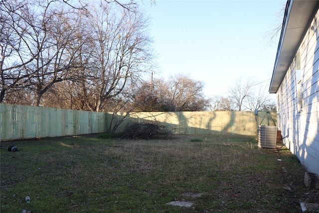 view of yard featuring a fenced backyard