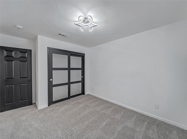 empty room with light carpet, visible vents, and baseboards