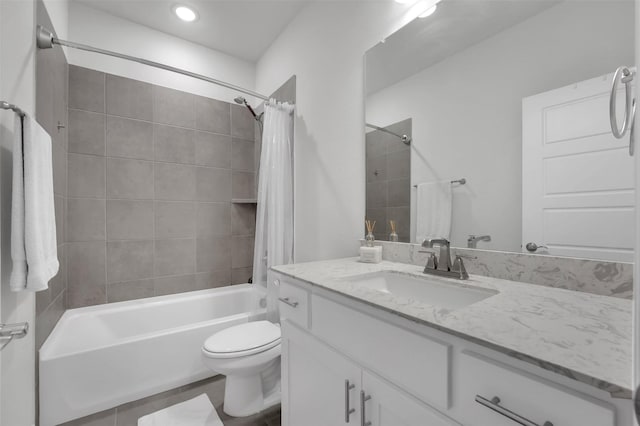 bathroom featuring vanity, toilet, and shower / tub combo