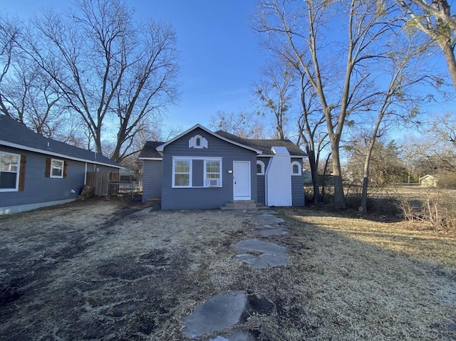 view of front facade with entry steps and fence