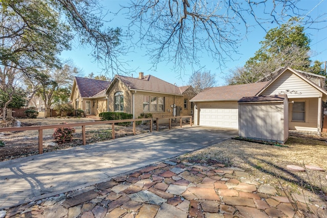 view of front of home featuring fence and driveway