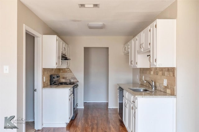 kitchen with visible vents, under cabinet range hood, appliances with stainless steel finishes, white cabinets, and a sink