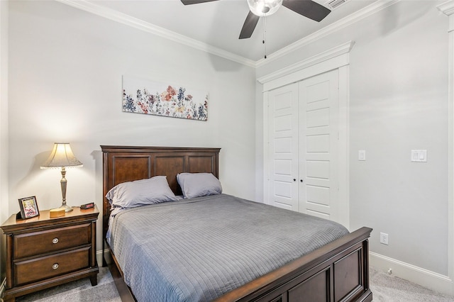 bedroom with ceiling fan, baseboards, ornamental molding, light carpet, and a closet