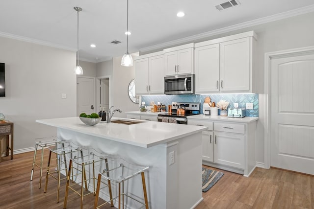 kitchen with a sink, visible vents, backsplash, and appliances with stainless steel finishes