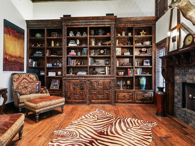 living area with a fireplace and hardwood / wood-style floors