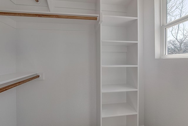 3231 Comanche St, Fort Worth, TX 76119 - view of closet