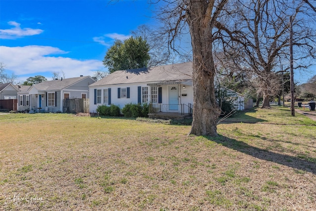 single story home featuring a front yard and fence