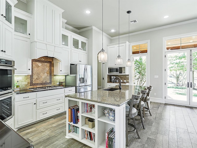 kitchen featuring a sink, visible vents, appliances with stainless steel finishes, and crown molding