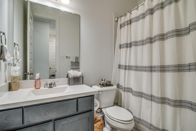 1913 Recioto Dr, Mclendon Chisholm, TX 75032 - full bath with toilet, vanity, a textured wall, and a shower with curtain