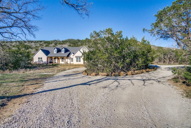 view of front of home with gravel driveway