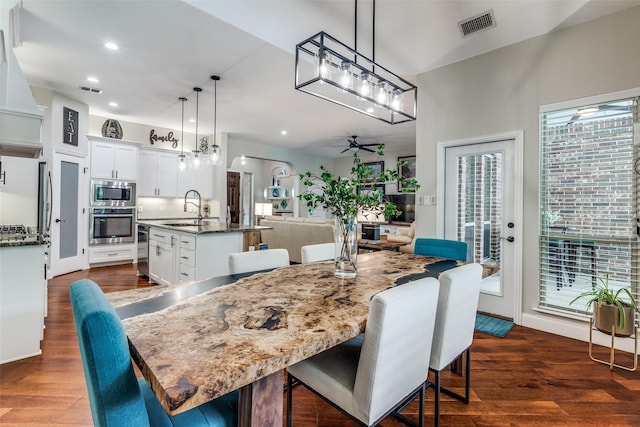 dining room with recessed lighting, visible vents, dark wood-style flooring, and ceiling fan