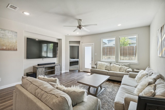 living room featuring dark wood finished floors, visible vents, recessed lighting, and baseboards