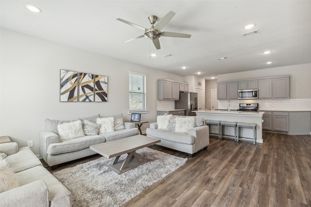 living room featuring recessed lighting, visible vents, dark wood-style floors, and a ceiling fan