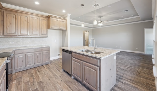 kitchen with visible vents, a tray ceiling, a sink, electric range oven, and stainless steel dishwasher