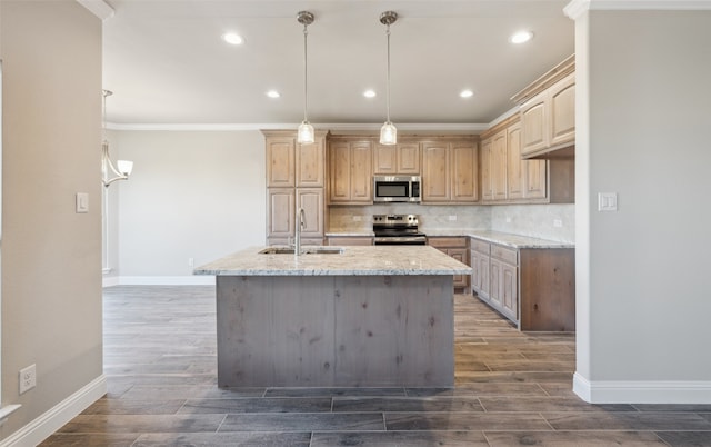 kitchen featuring wood finish floors, a sink, backsplash, stainless steel appliances, and crown molding