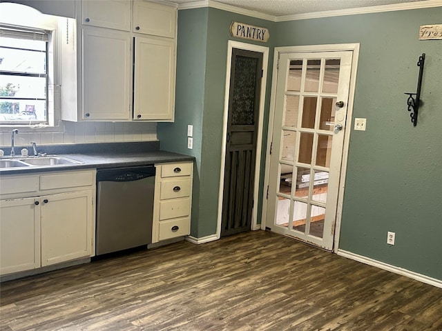 kitchen with dark wood-type flooring, a sink, tasteful backsplash, crown molding, and dishwasher