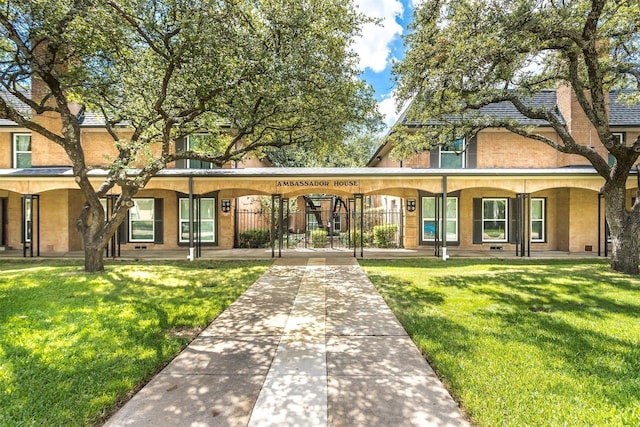 view of front of house featuring covered porch and a front lawn