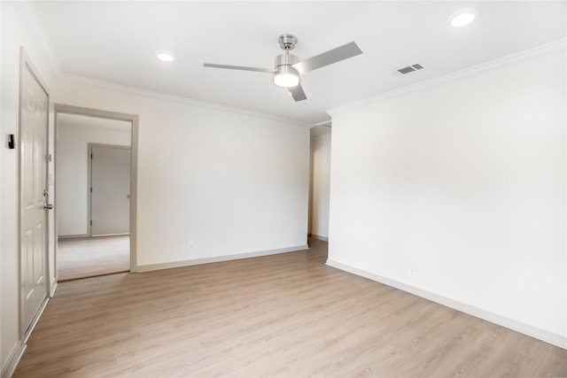 empty room featuring light wood-style flooring, baseboards, ornamental molding, and a ceiling fan