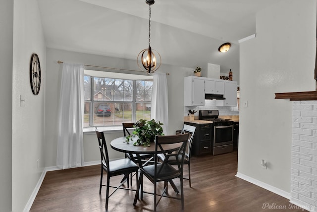 dining area with an inviting chandelier, baseboards, and dark wood-style flooring