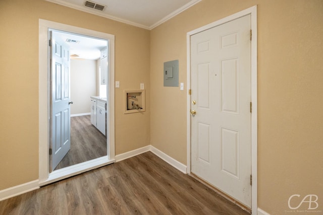 foyer entrance with visible vents, baseboards, dark wood-style flooring, and crown molding