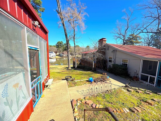 view of yard featuring a water view