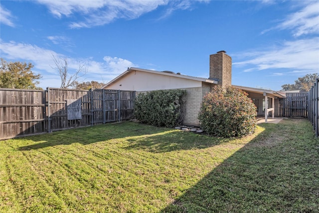 view of yard featuring a fenced backyard