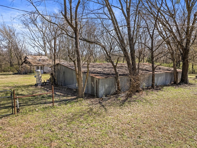 view of yard featuring an outbuilding and fence