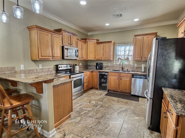 kitchen featuring visible vents, a sink, stainless steel appliances, wine cooler, and a peninsula