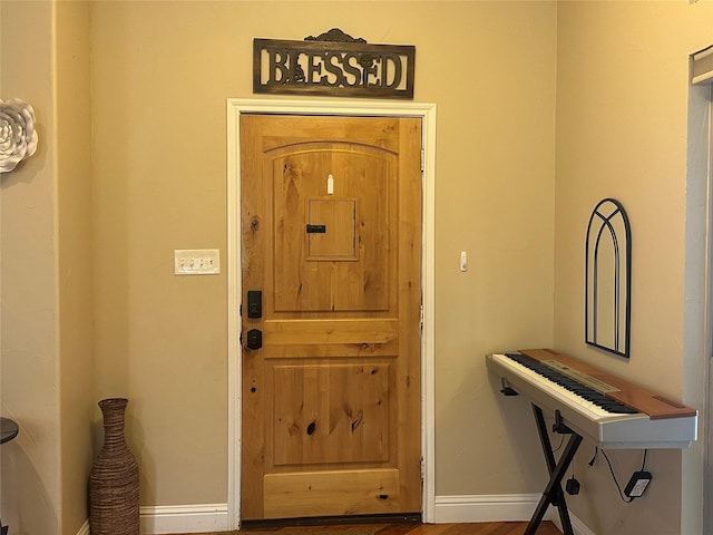 foyer featuring baseboards