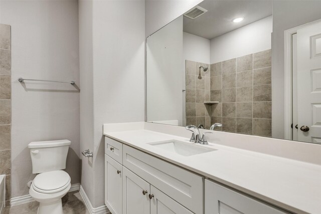 full bath featuring visible vents, toilet, tile patterned flooring, tiled shower, and vanity