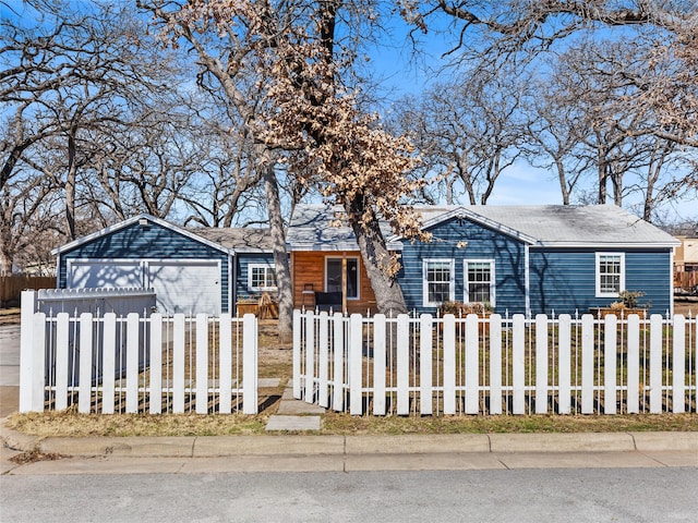 view of front facade with a fenced front yard