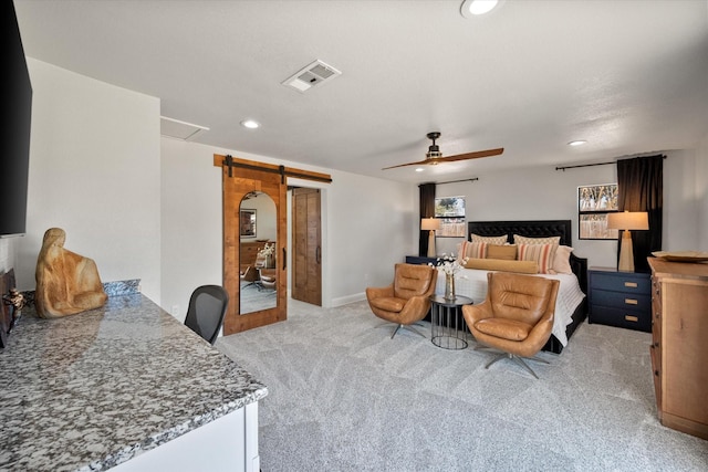 bedroom featuring visible vents, light carpet, recessed lighting, a barn door, and baseboards