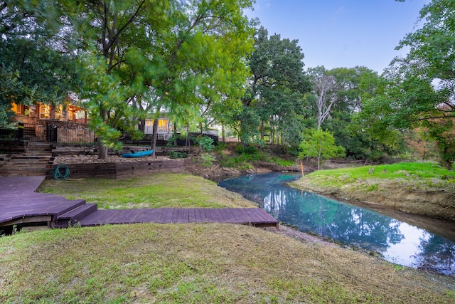 view of swimming pool featuring a yard