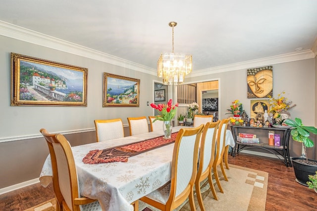 dining room with baseboards, crown molding, an inviting chandelier, and wood finished floors