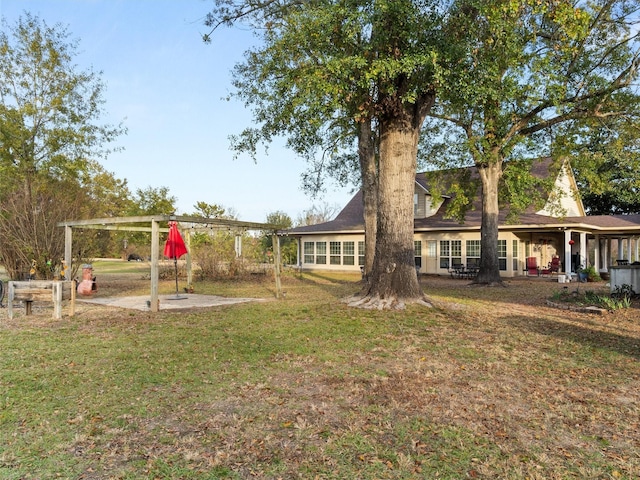 view of yard featuring a patio area