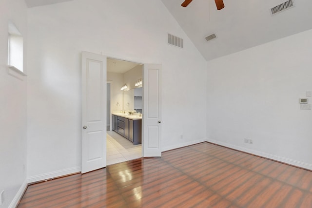 spare room featuring light wood finished floors, visible vents, and a ceiling fan