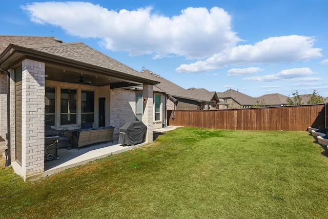 view of yard featuring a patio area, fence, and ceiling fan